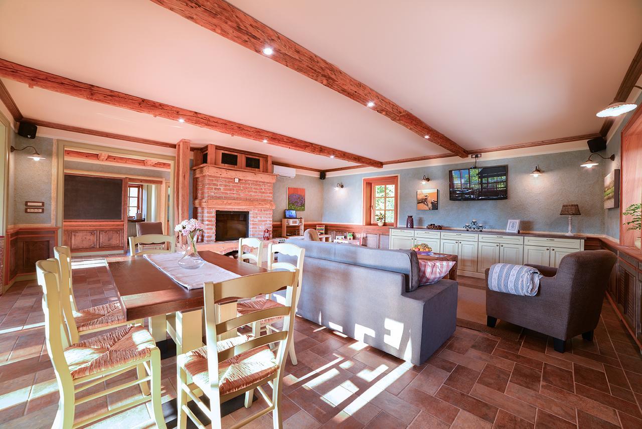 ברז'יס Villa Les With Hot Tub & Sauna מראה חיצוני תמונה