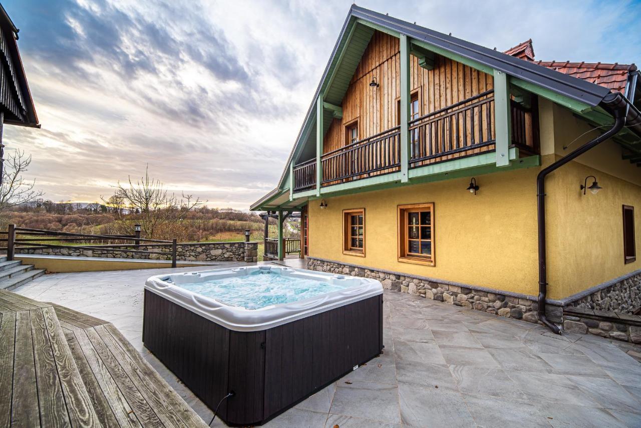 ברז'יס Villa Les With Hot Tub & Sauna מראה חיצוני תמונה